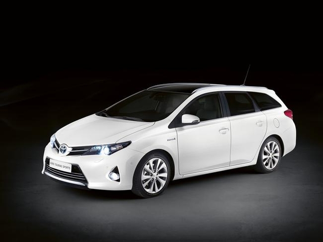 new_auris_touring_sports_01_2012__mid.jpg