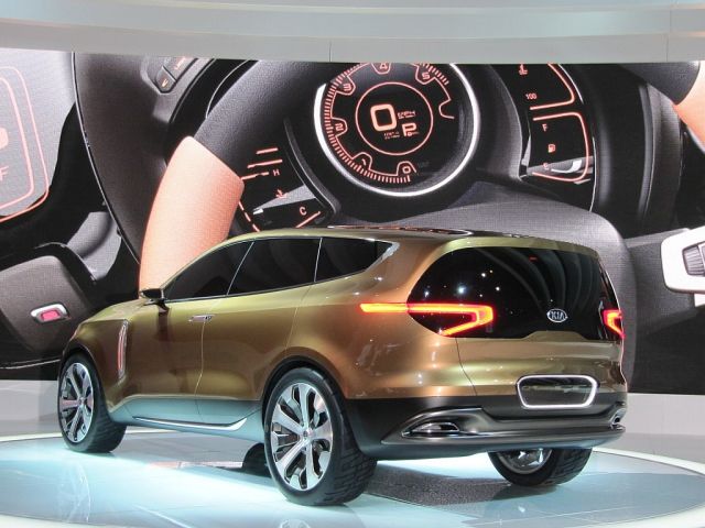 13kia_crossgtkoncept1.jpg