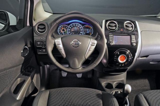 13nissan_note2.jpg