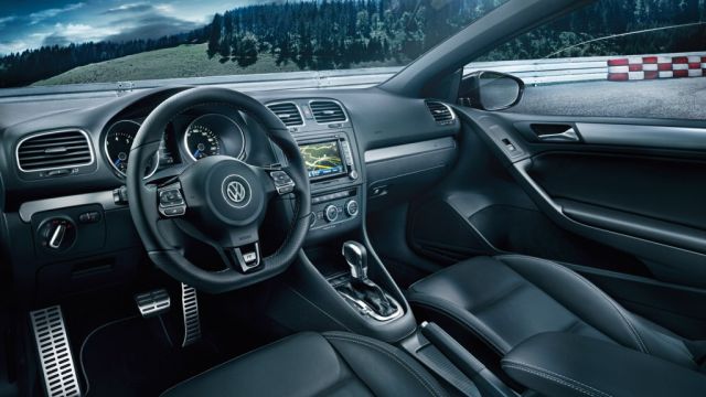 13volkswagen_golfrkabrio3.jpg