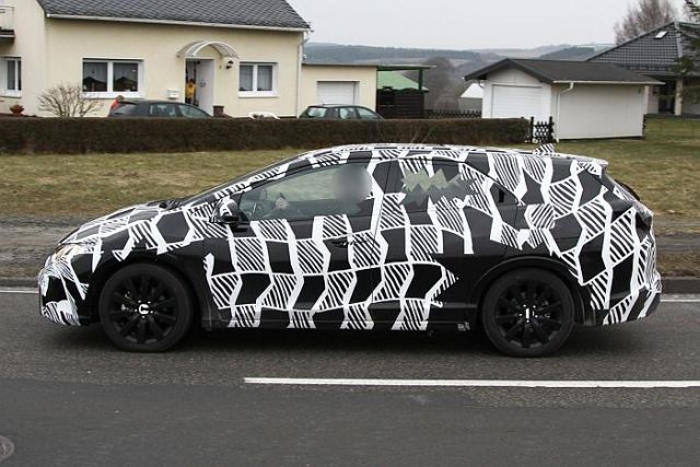 13honda_civictourerspy1.jpg