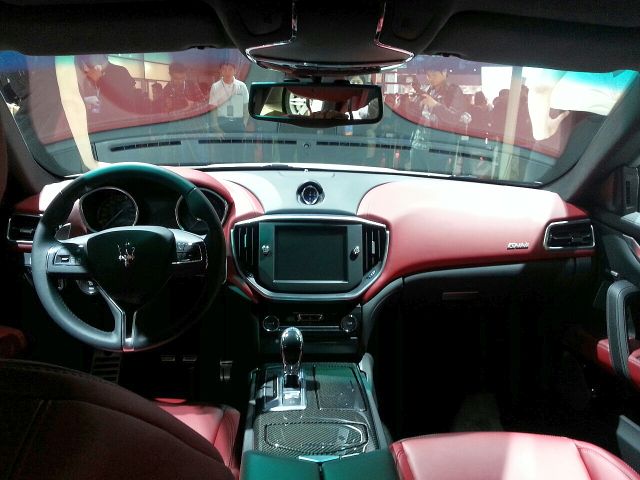 13maserati_ghibli7.jpg