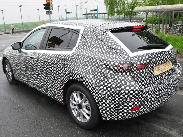 13mazda_3spy1.jpg