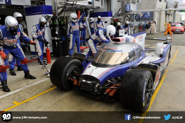 24hlm_toyota_r1.jpg