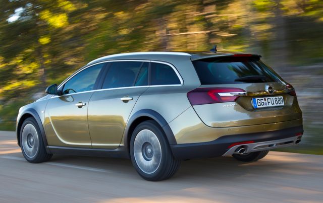 13opel_insigniactourer1.jpg