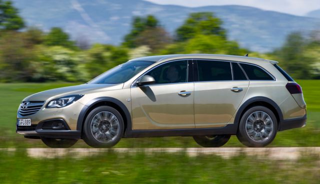 13opel_insigniactourer2.jpg