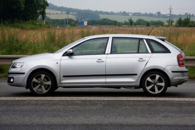 13skoda_rapidkspy1.jpg