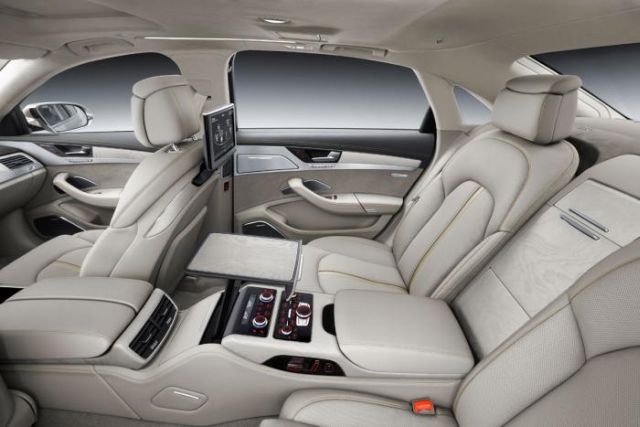 13audi_a83.jpg