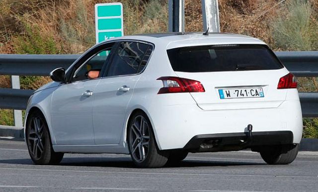 13peugeot_308gtispy2.jpg