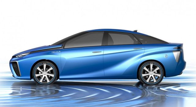 13toyota_fcv1.jpg
