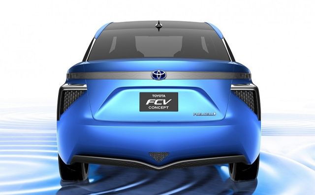 13toyota_fcv2.jpg