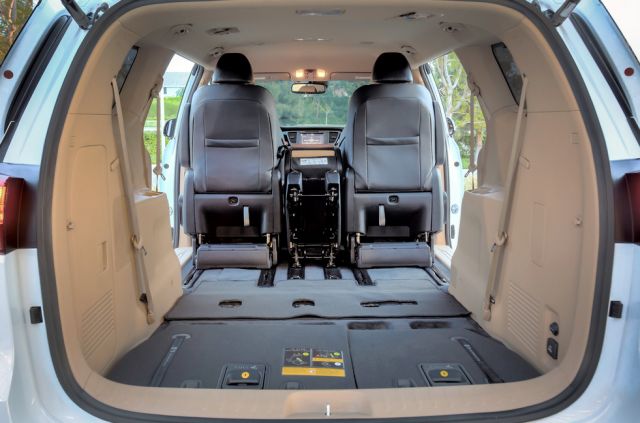 14kia sedona3