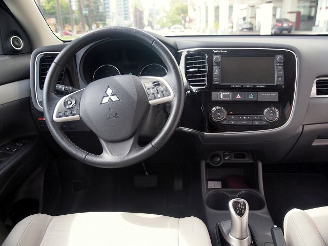 14mitsubishi outlanderphev1