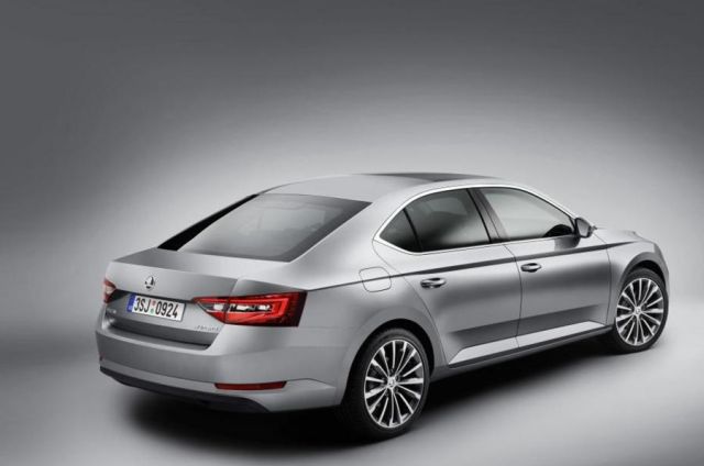 15skoda superb1