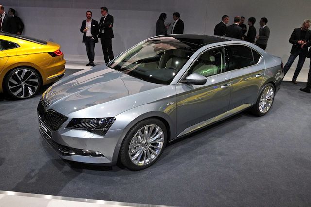 15skoda superb7