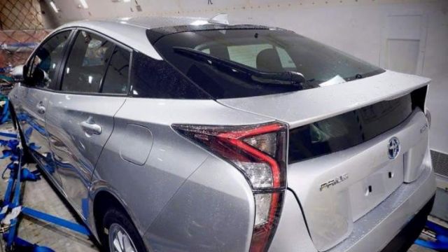 15toyota priusspy1