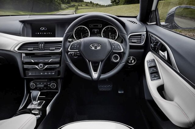 15infiniti q30enterijer