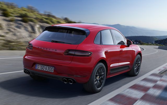 15porsche macangts1