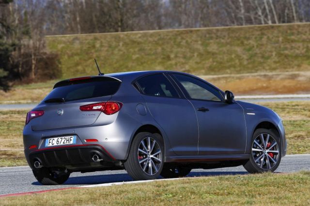 16alfaromeo giulietta1