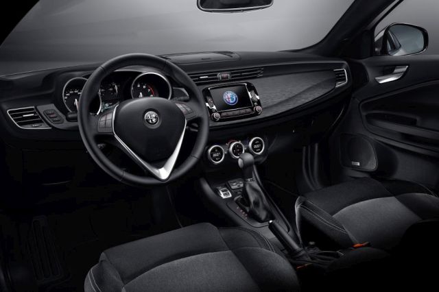 16alfaromeo giulietta2