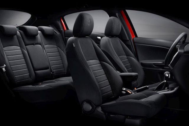 16alfaromeo giulietta3