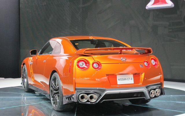 16nissan gtr1