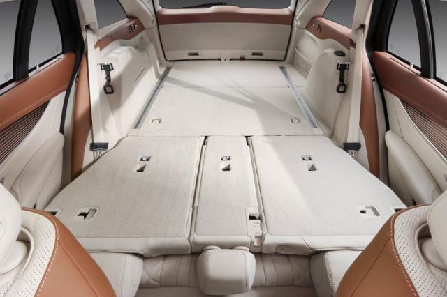 16mercedes ekaravan4