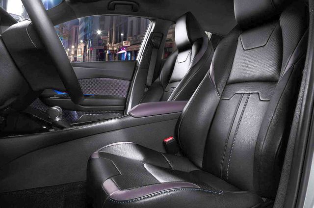 16toyota chrenterijer1