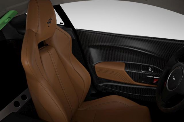 16 astonmartin spitfire803