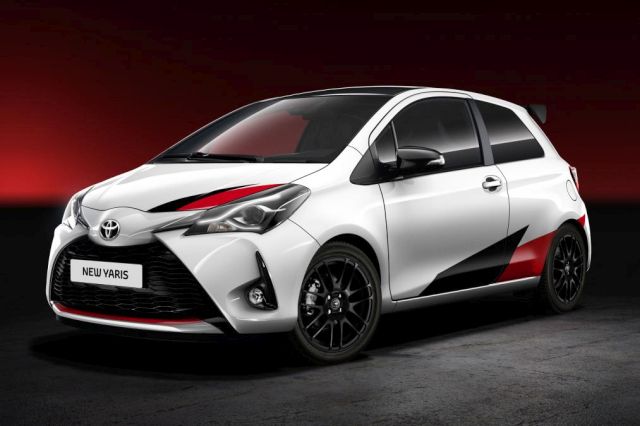 17toyota_yaris2100