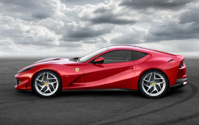 17ferrari 812superfast1