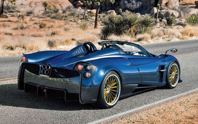17pagani huayraroudster2