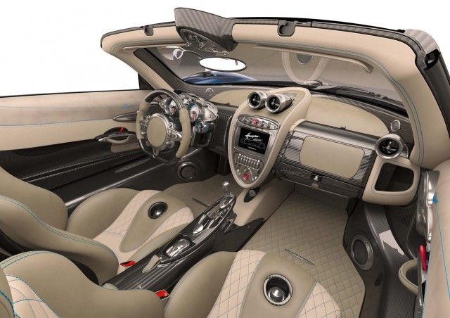 17pagani huayraroudster3