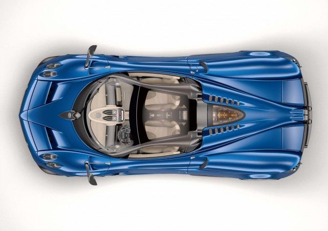 17pagani huayraroudster5