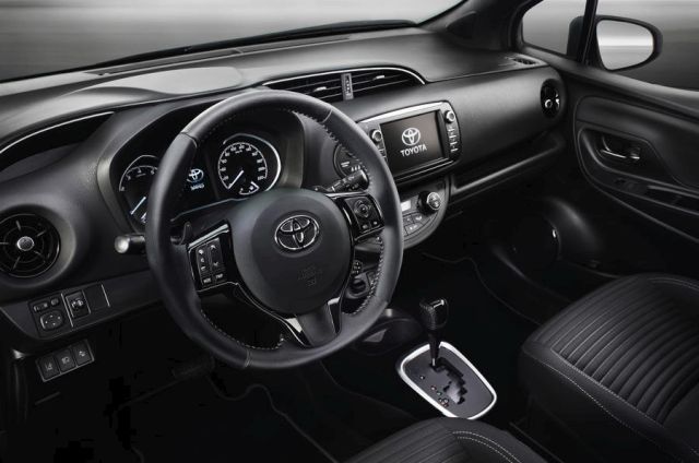 17toyota yaris2