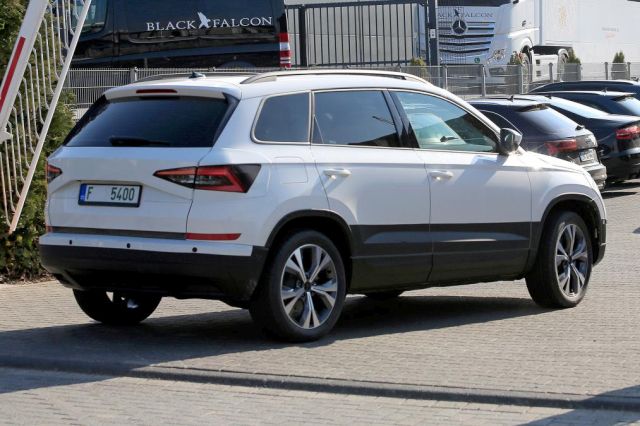 17skoda karoqspy1