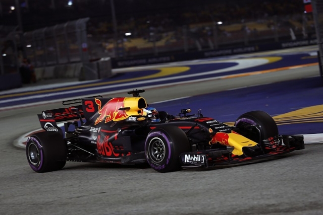 F1: Red Bul u naletu u Singapuru