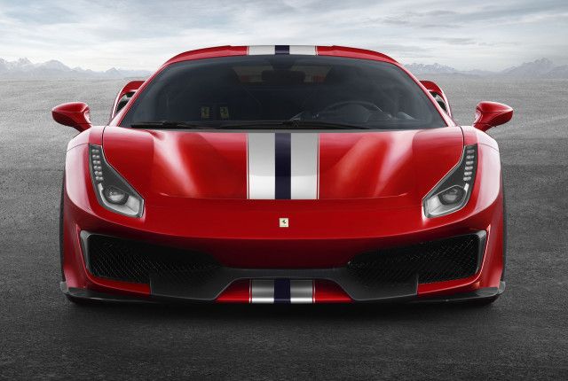 Ženeva: Ferrari 488 Pista