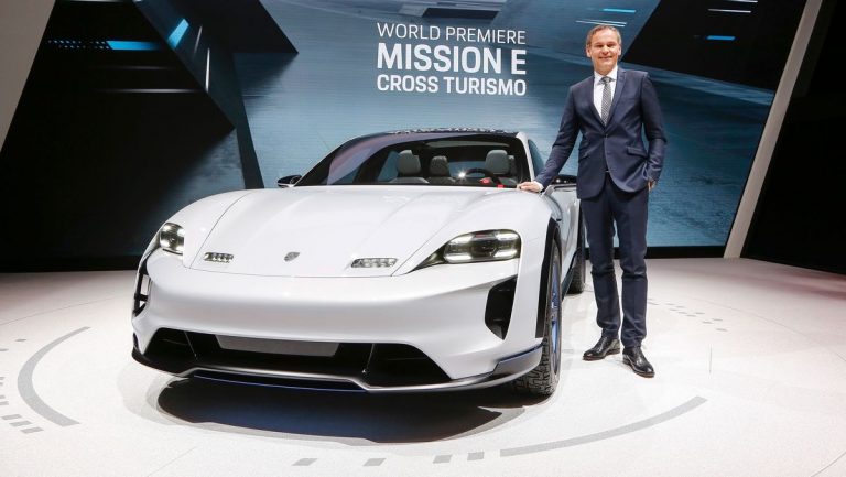 Ženeva: Porsche Mission E Cross Turismo
