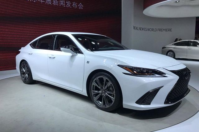 Peking: Lexus ES