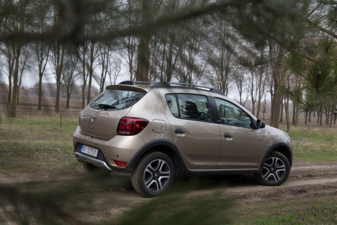 dacia_sandero_stepway_bw_naslov