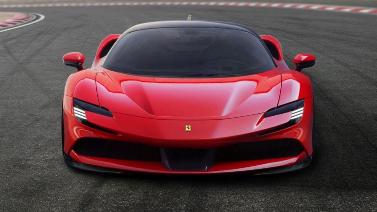 Ferrari predstavio SF90 Stradale
