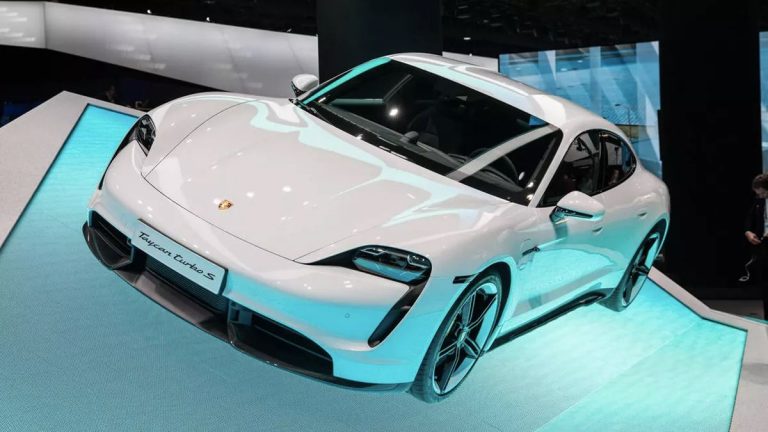 Frankfurt: Porsche Taycan