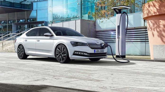 19skoda_superbplugin