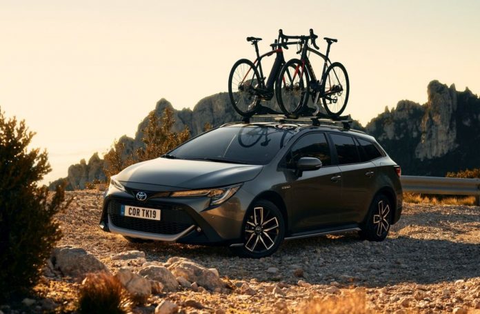 19toyota_corollatrek