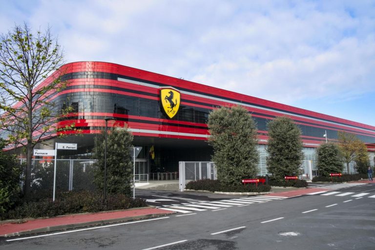 Električni Ferrari stiže 2025.