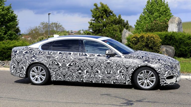 Špijunske slike Jaguara XF