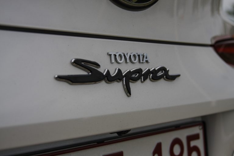 Toyota predstavila restilizovani CH-R i Supra GR 2.0