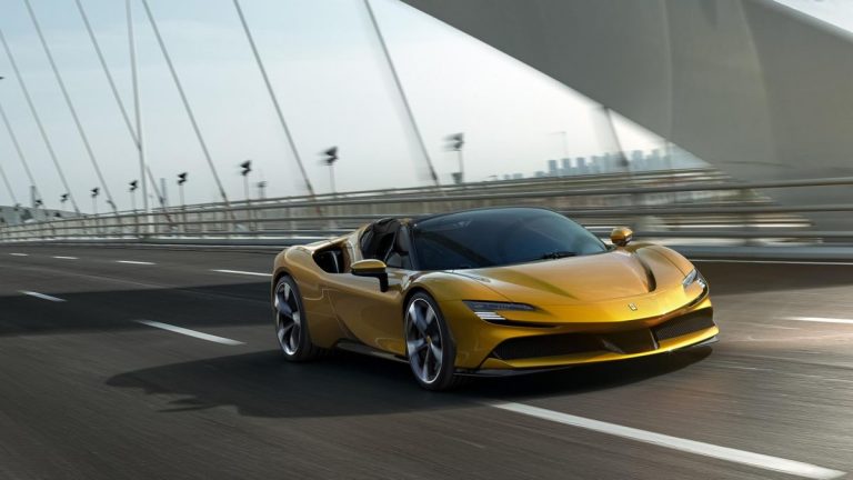 Predstavljen Ferrari SF90 Spider