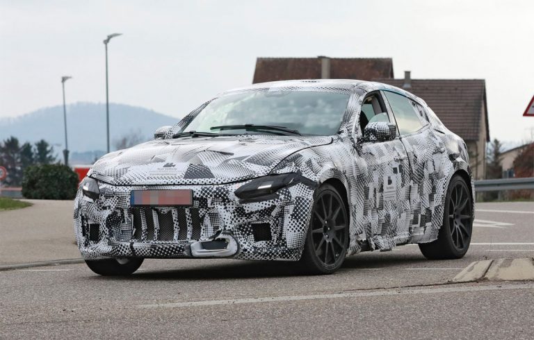 Snimljen budući Ferrari Purosangue